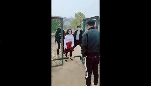 少女小胡同 吃瓜,揭秘吃瓜群众的狂欢盛宴